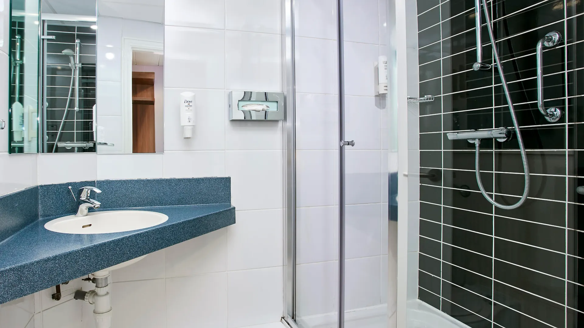 Holiday Inn Express Belfast City By Ihg Hotel