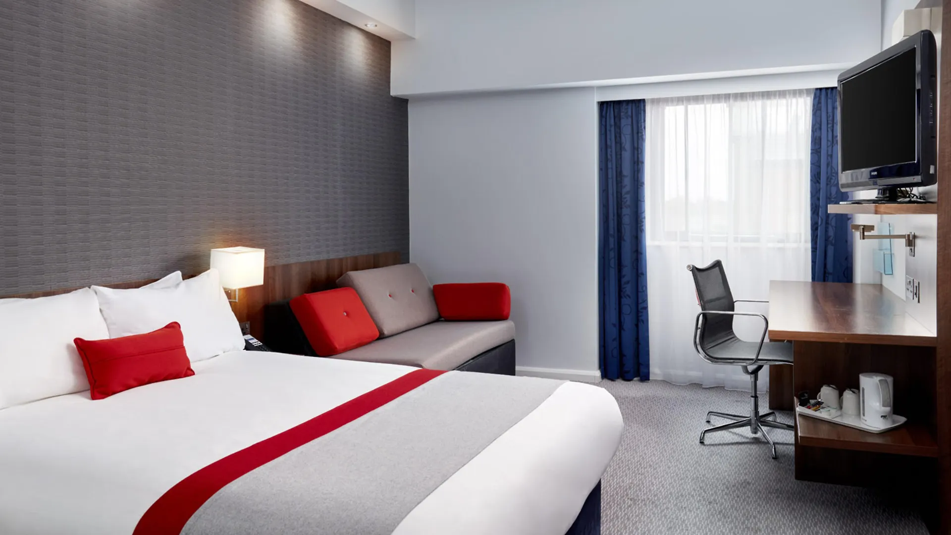 *** Hotel Holiday Inn Express Belfast City By Ihg United Kingdom