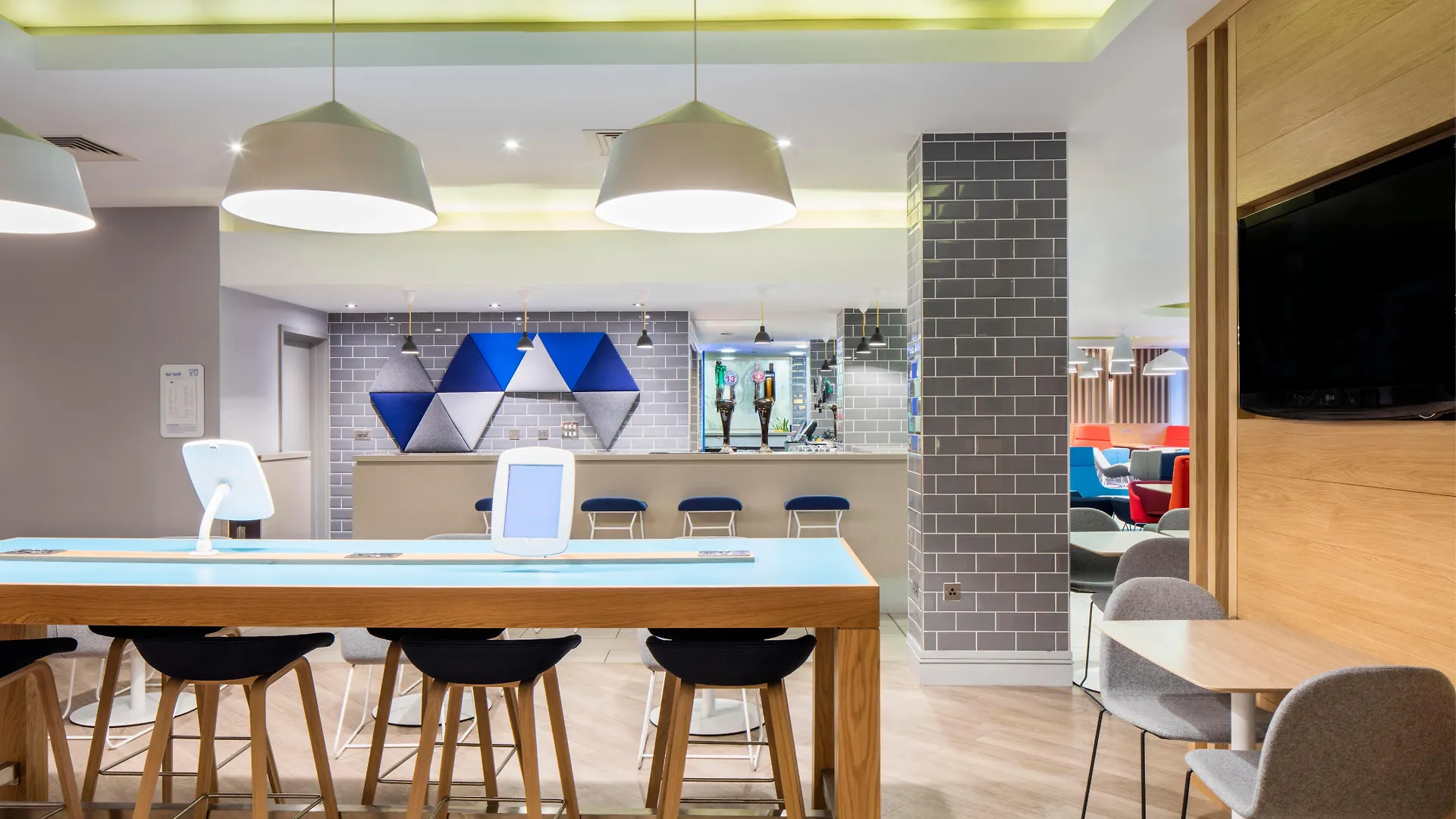 Hotel Holiday Inn Express Belfast City By Ihg