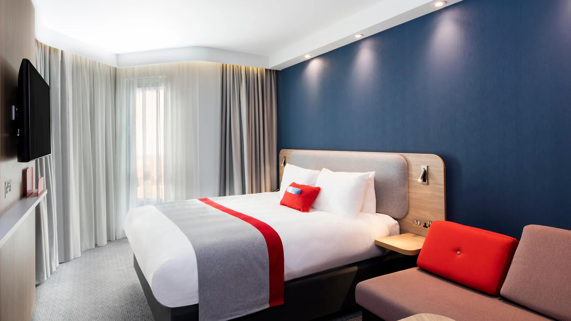 Holiday Inn Express Belfast City By Ihg