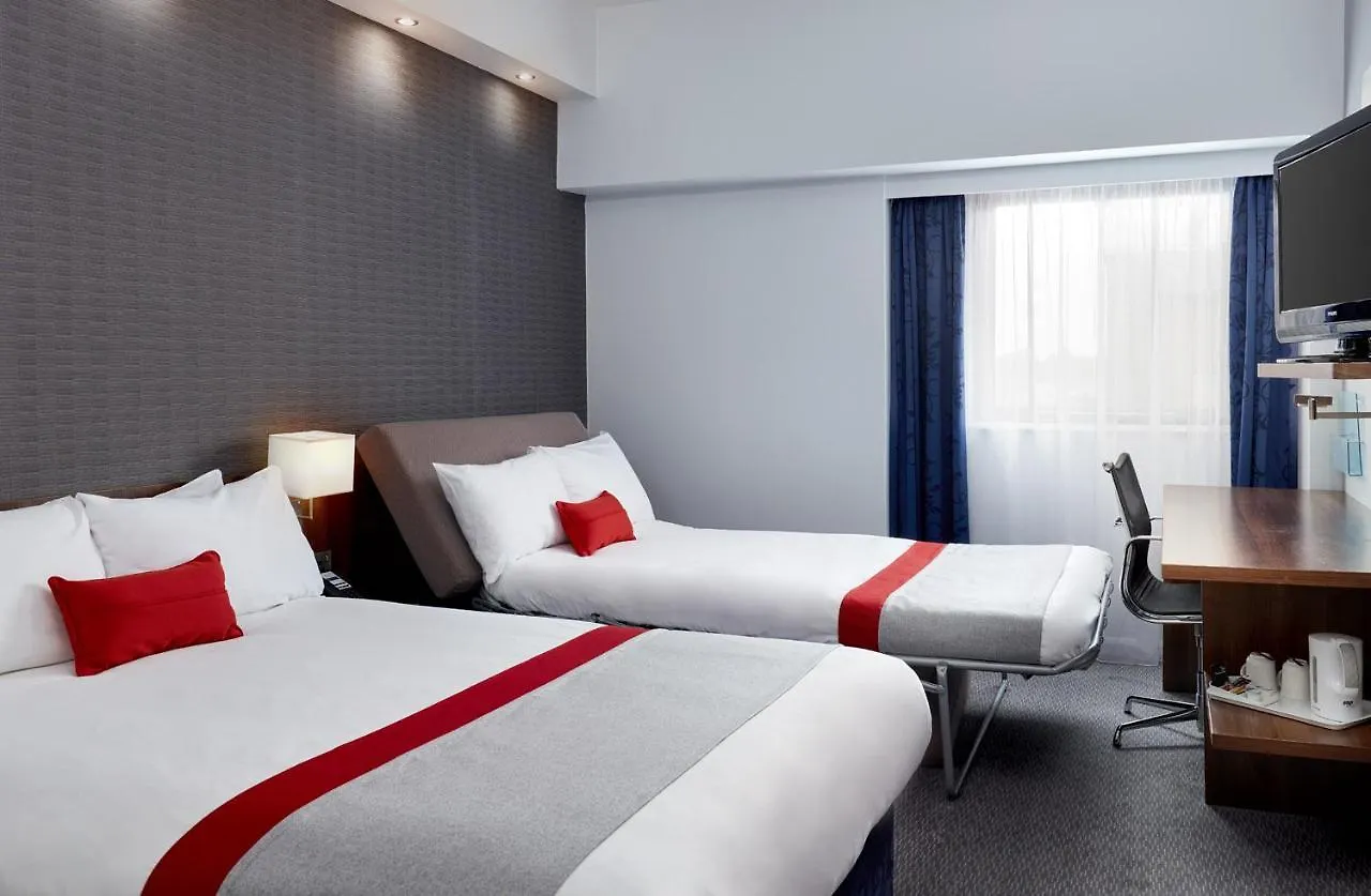 Holiday Inn Express Belfast City By Ihg 3*,