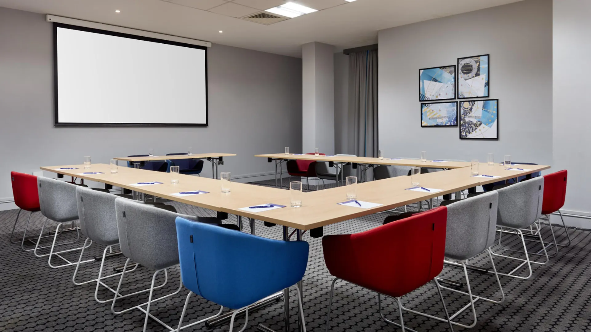 Hotel Holiday Inn Express Belfast City By Ihg