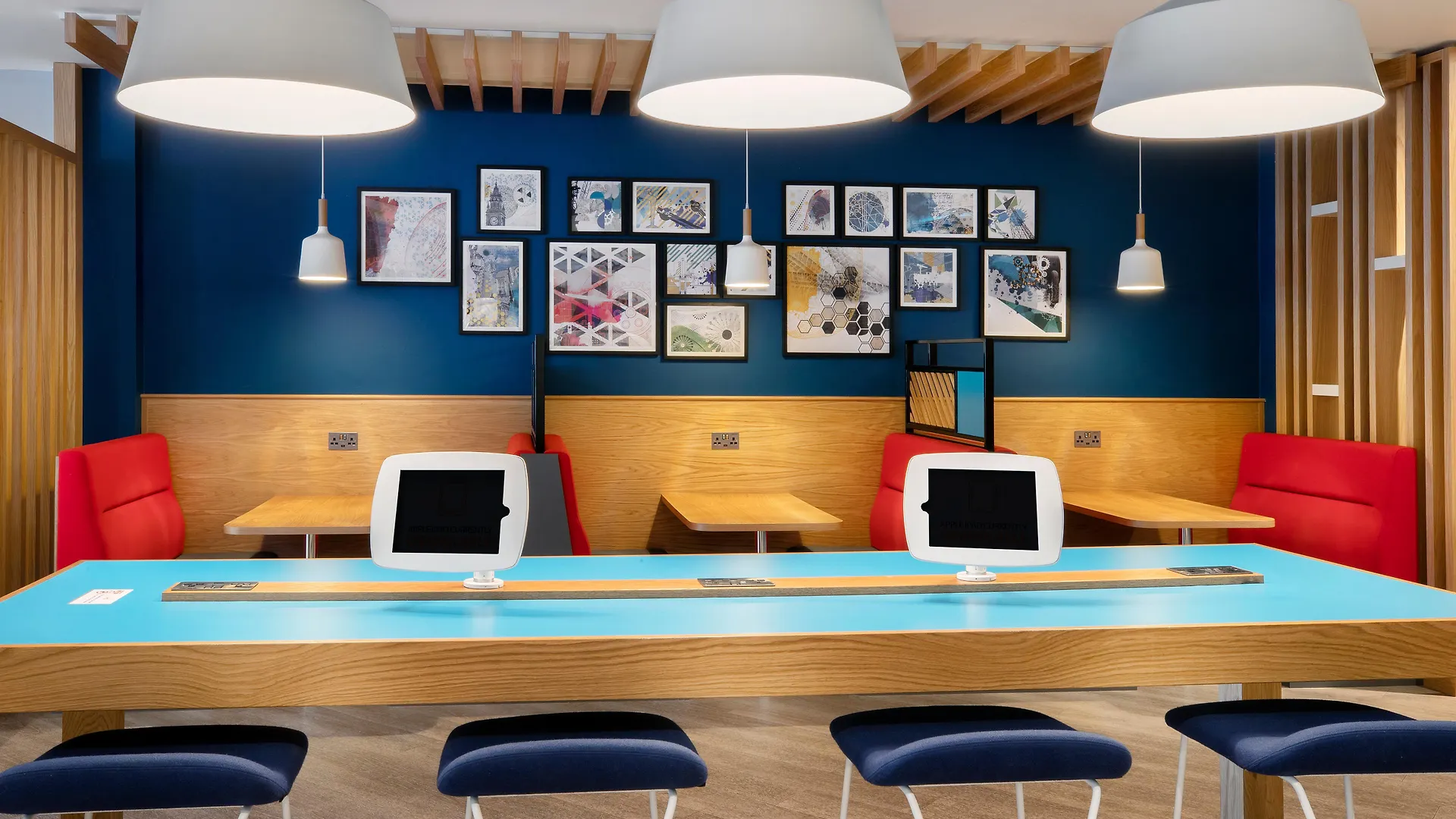 Hotel Holiday Inn Express Belfast City By Ihg