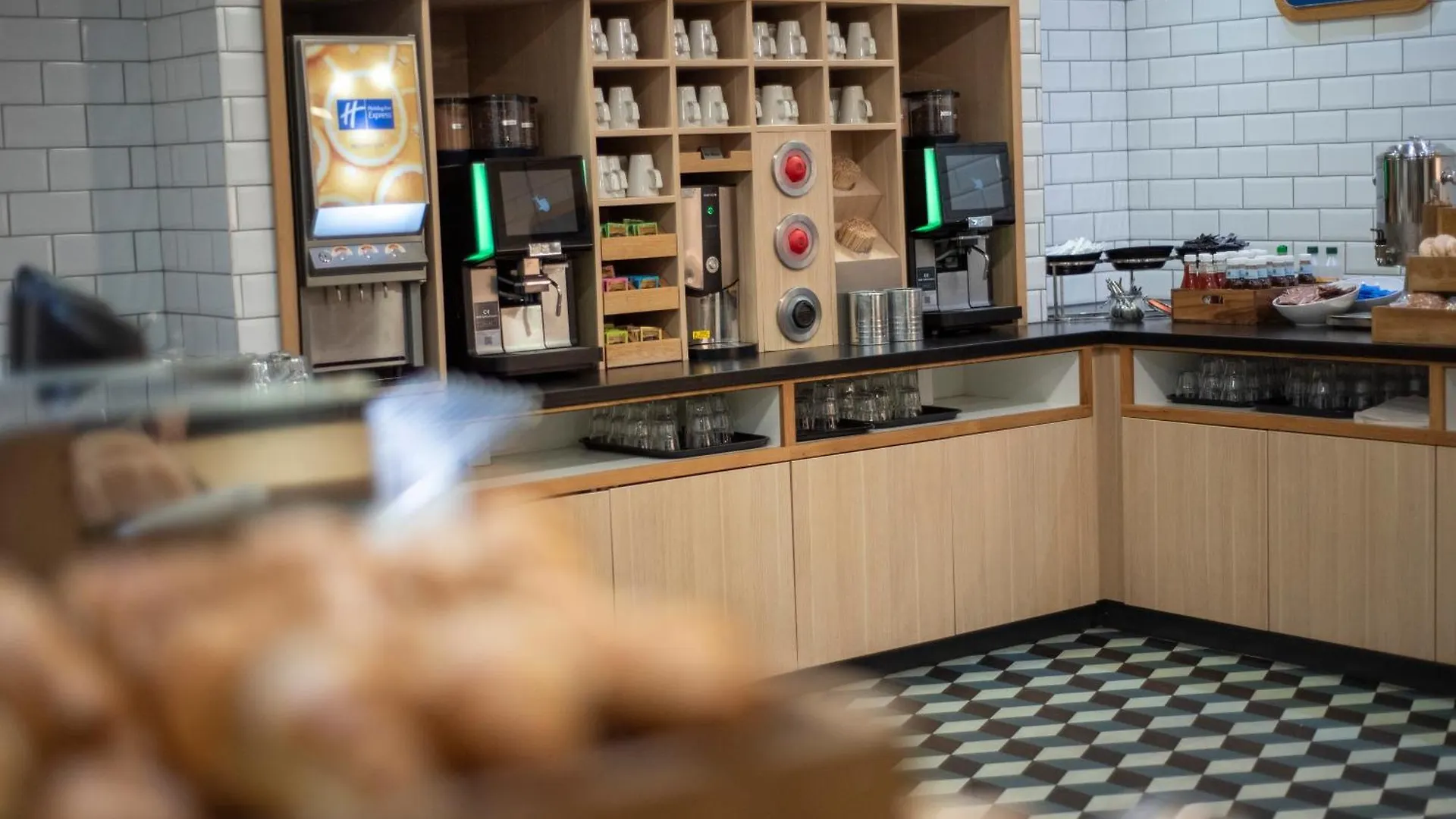 Hotel Holiday Inn Express Belfast City By Ihg